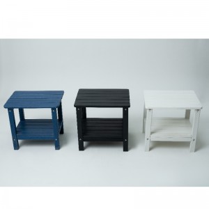 다른 색상의 Adirondack 사이드 테이블