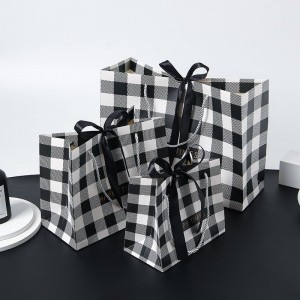 세련된 체크무늬 크래프트 선물 가방