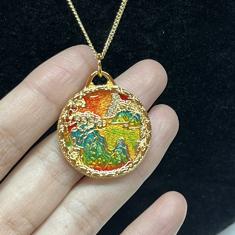 수제 Cloisonné 에나멜 조경 펜던트 목걸이 18k 골드 도금 & 새겨진 이중-측면 디자인