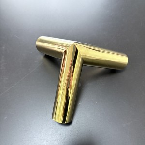 Zotye 스테인레스 스틸 골드 전기 도금 삼각형 3-치수 중공 스탠드 장식